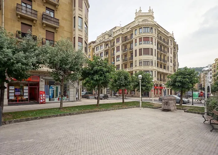 Always Easy I Usandizaga アパート